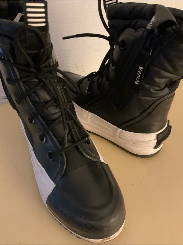 Converse women black puffy platform Chuck Taylor high top sneakers US 5.5 - Image 11