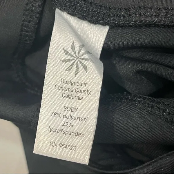 Athleta Black Chaturanga Cropped Capri Pants size Small - Image 8