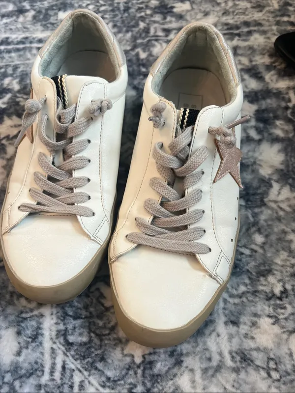 ShuShop White Sneakers with Taupe Accents and Star Detail - Image 7