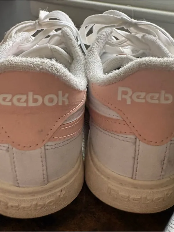 Reebok White Sneakers with Light Pink Accents - Image 3