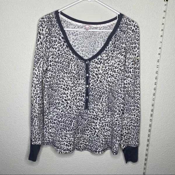 Victoria’s Secret‎ Animal Print Henley Shirt - Image 8