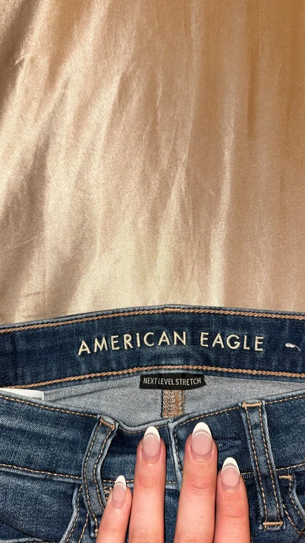 High-Rise American Eagle Jeans - Image 4