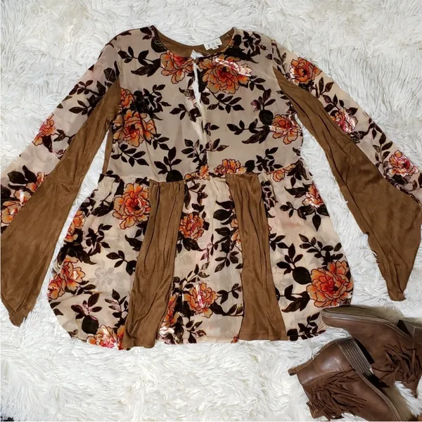 $79 NWOT POL Floral suede tunic top S - Image 2