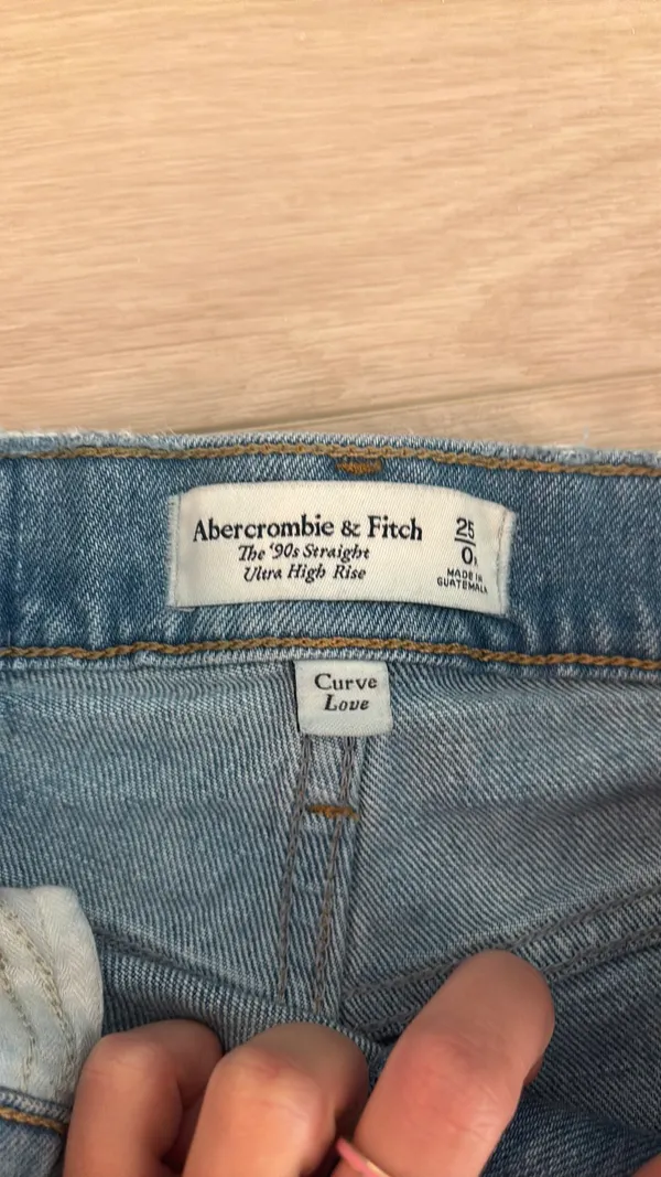 Abercrombie High-Rise Jeans 90s Straight - Image 4
