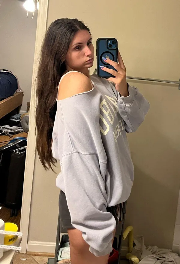 Malibu Brandy Melville Crewneck Oversized - Image 2