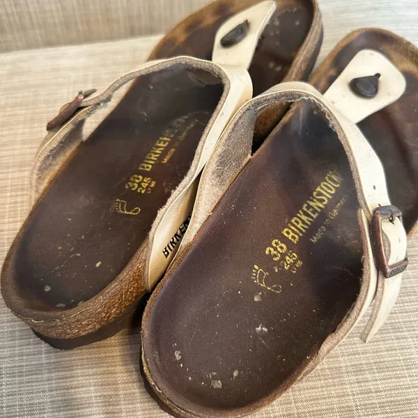 Birkenstock Gizeh in Light Gold Size 38 (US Size 7-7.5) - Image 12