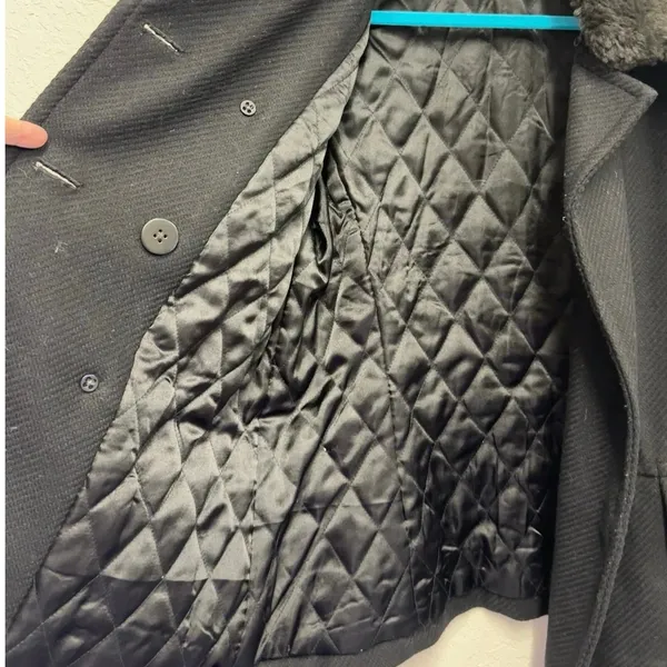 Gap‎ Wool Blend Black Peacoat Faux Fur Collar Small Quilted Lined Coat - Image 2