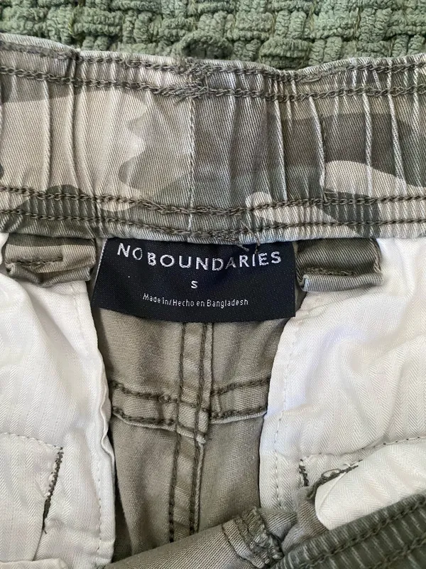 No Boundaries Camouflage Cargo Pants - Image 3