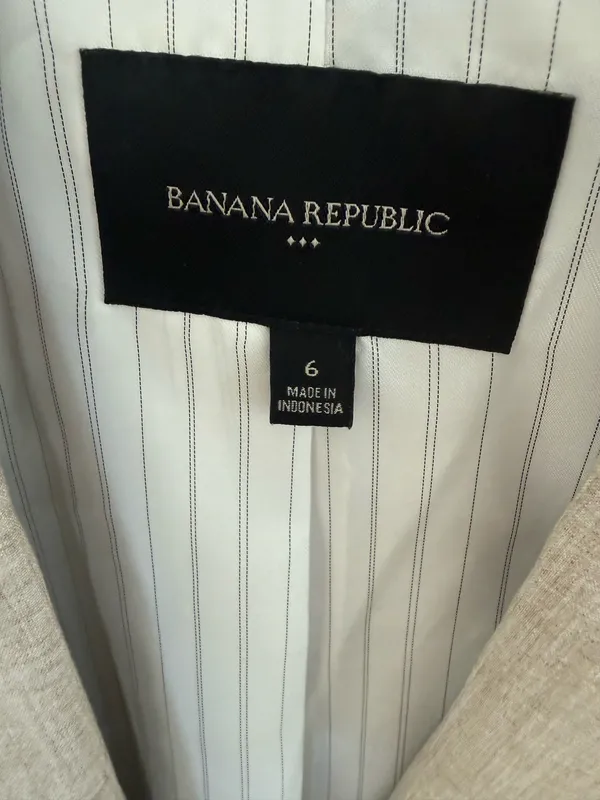 Banana Republic Women’s Beige Linen Blend Tailored One-Button Blazer – Size 6 - Image 2