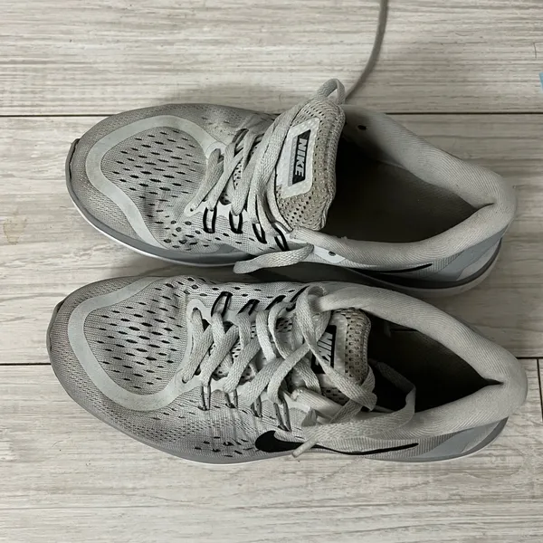 Nike Flex 2017 RUN woman’s Size 6.5 Pure Platinum Gray sneakers - Image 2