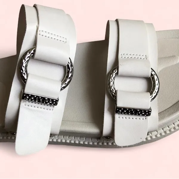 Indigo rd Women's Cream Double-Buckle Slide Sandals Size 8.5 EUC - Image 7