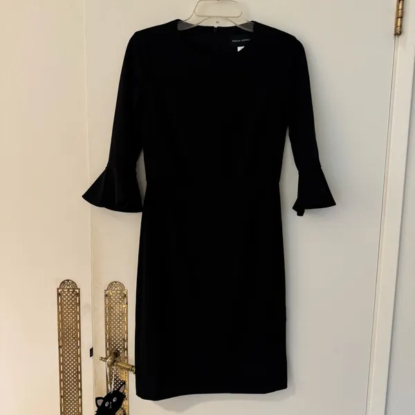 Donna Morgan Crew Neck Bell Sleeve Solid Crepe Black Cocktail Dress NWOT size 2 - Image 3