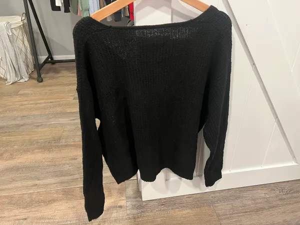 Amazon black  sweater - Image 4