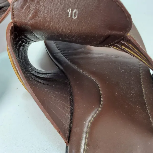 Tod's Thong Sandals Womens 10 Brown Leather Logo Medallion Italian Luxury Flat - Image 5
