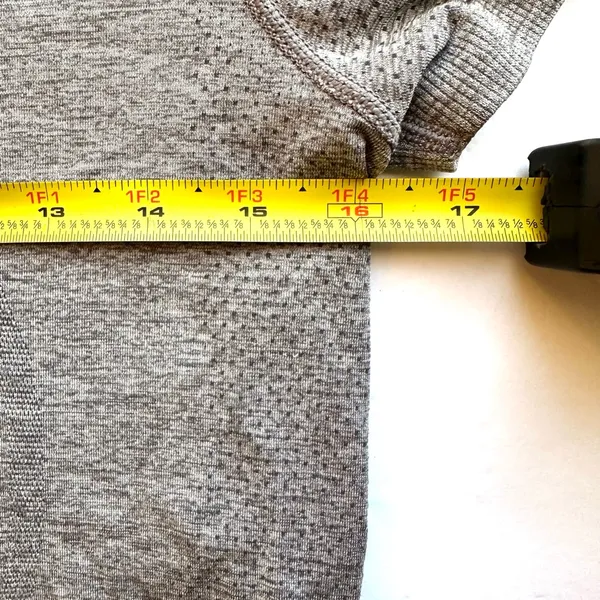 lululemon Swiftly Tech Light Gray Short Sleeve Tee‎ Women’s Sz 8 - Image 7
