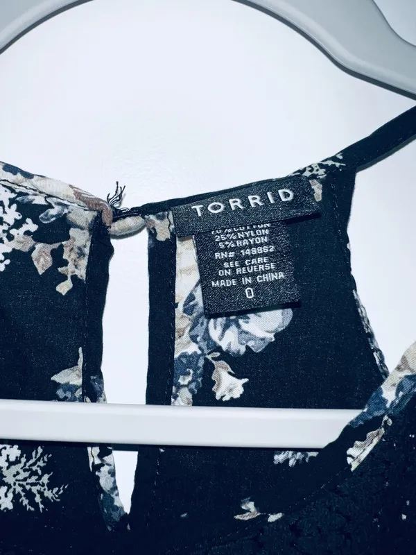 Torrid Women’s Ruffle Floral Halter Top Size 0 Large - Image 2