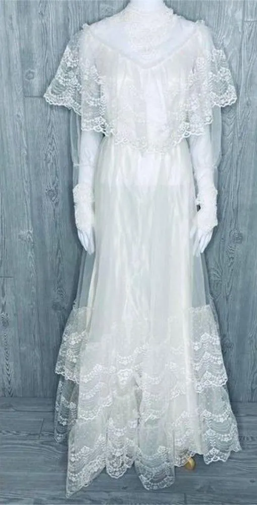 Vintage 1950s lace high neck wedding dress cottage core / boho ruffle tiered lac - Image 3