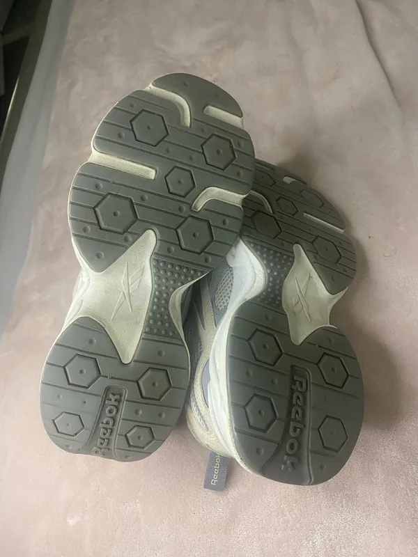 Reebok Charge Tennis Shoe Gray White Leather Run women shoes 8.5 - Image 7