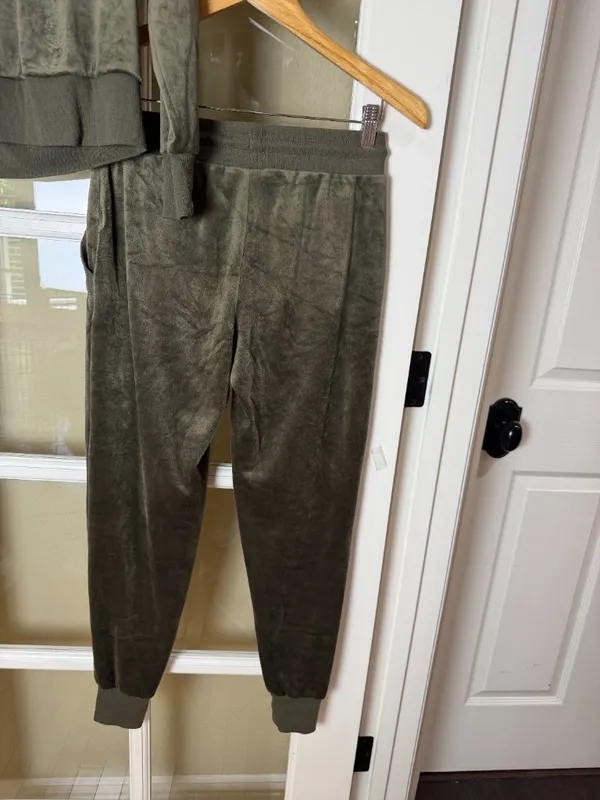 Felina Olive Green Super Soft Velour 2 Piece Loungewear Set Size XS - Image 6