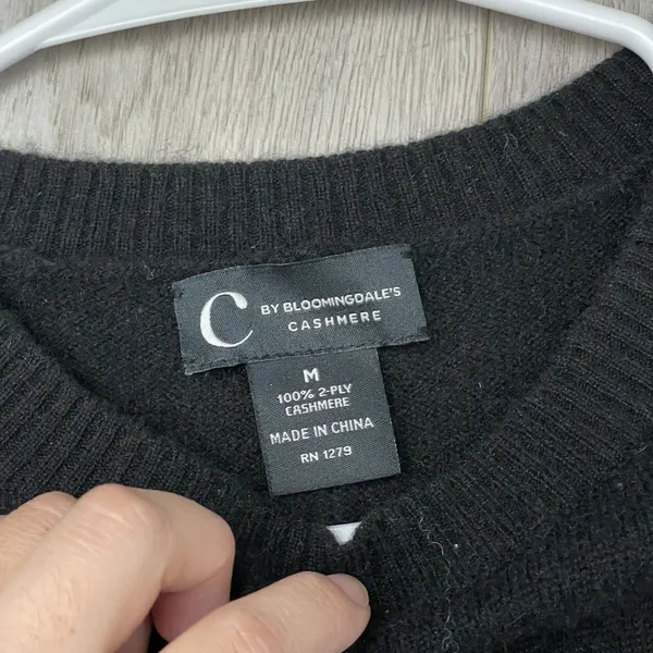 Bloomingdales Cashmere Cardigan crewneck long sleeve womens Black medium classic - Image 2