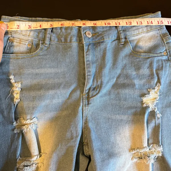 Denim Shorts Medium (Sz 8-10) Distressed NWOT Frayed Hem Light Wash - Image 3
