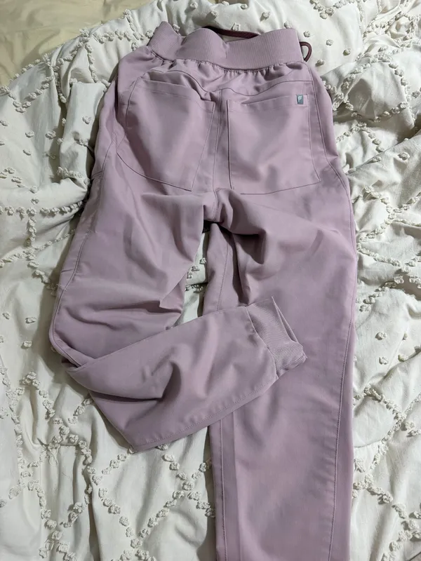 Fabletics Scrub Set - Image 4