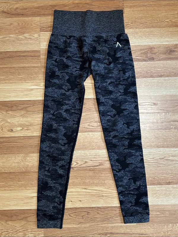 ACTA Seamless Charcoal Camo High-Waist Leggings and Crop Top Set - Image 6