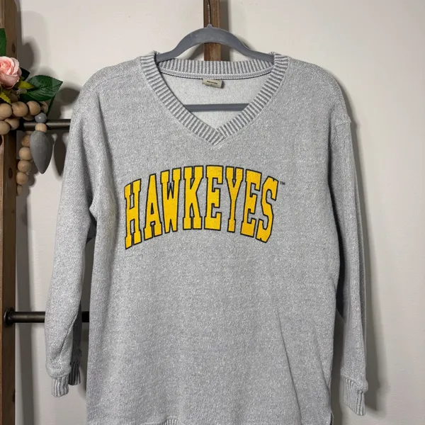 UGApparel Hawkeyes V‎ Neck Gray Sweatshirt Pullover Womens Size Large - Image 3