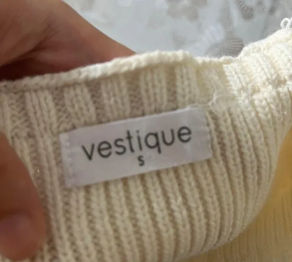 Vestique Off White Cropped Tank Top - Image 4