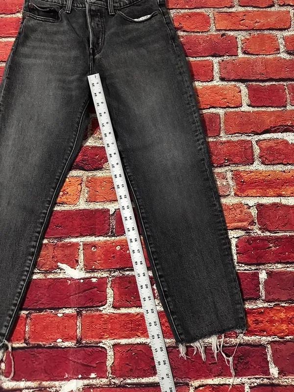 Women Levi’s jeans size 28 - Image 2