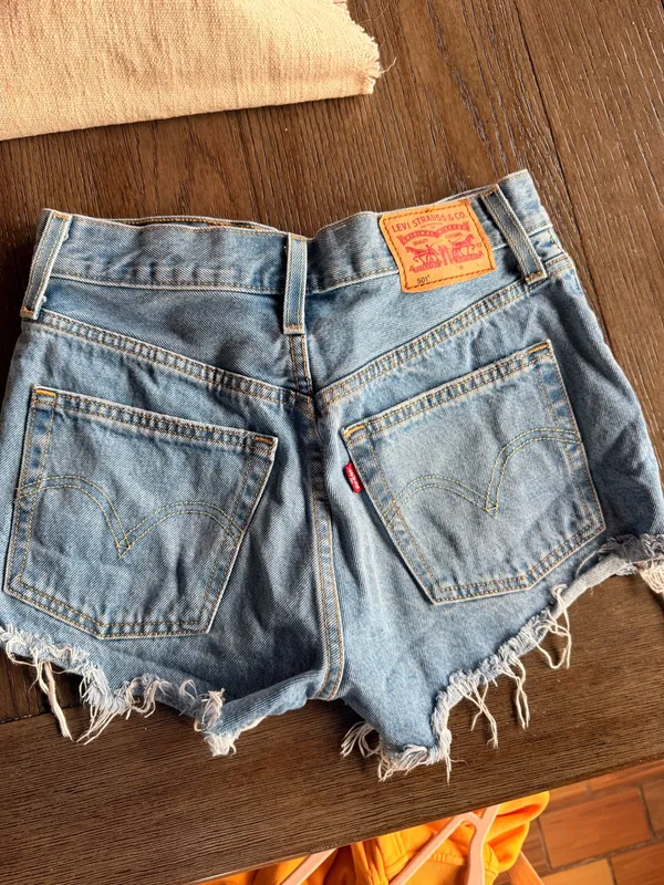 Levi’s 501 Shorts Distressed - Image 3