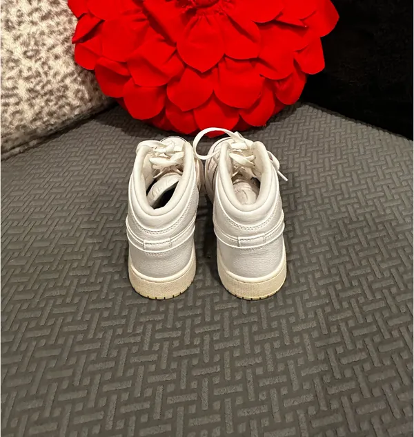 Air Jordan 1 Mid white sneakers - Image 3