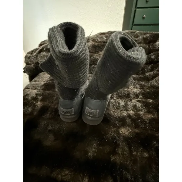 UGG Classic Cardy Button Detailed black Knit Boots 9 winter warm - Image 4