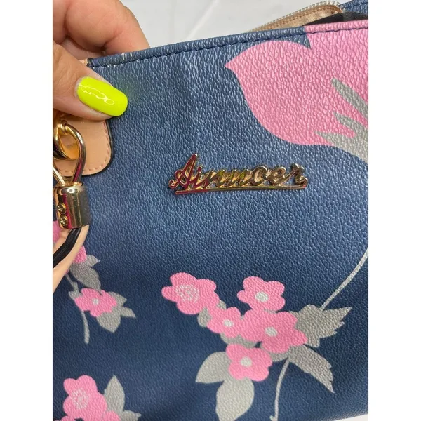 Chic Floral Satchel with Gold Accents‎ - Image 2