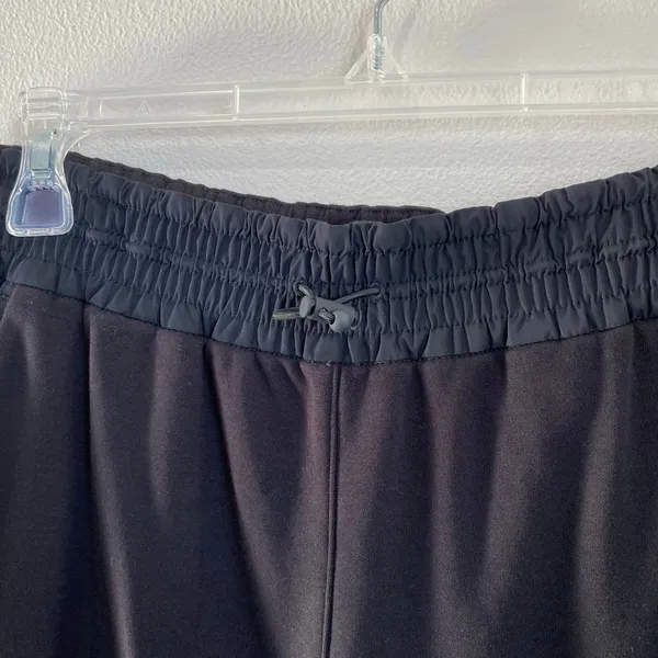Athleta Triumph Hybrid Wide Crop Black Pants Size‎ M #533711 - Image 5