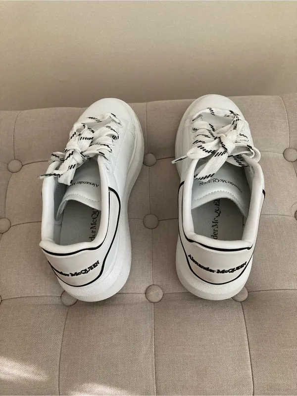 Alexander McQueen White Leather Sneakers with Black Trim - Image 5