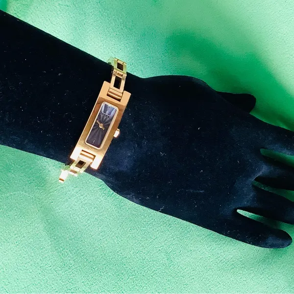 Ladies GUCCI dressy GOLD TONE Watch🔥🔥 - Image 9