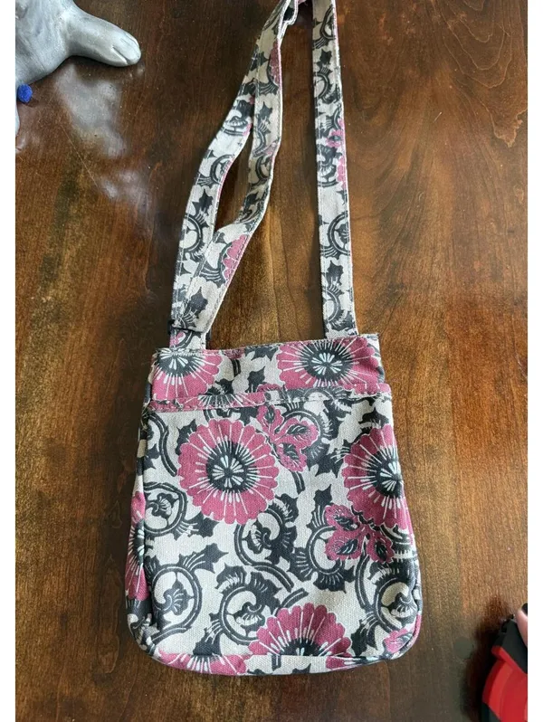 KAVU Floral Crossbody Sling Bag with Front Pocket - Image 6