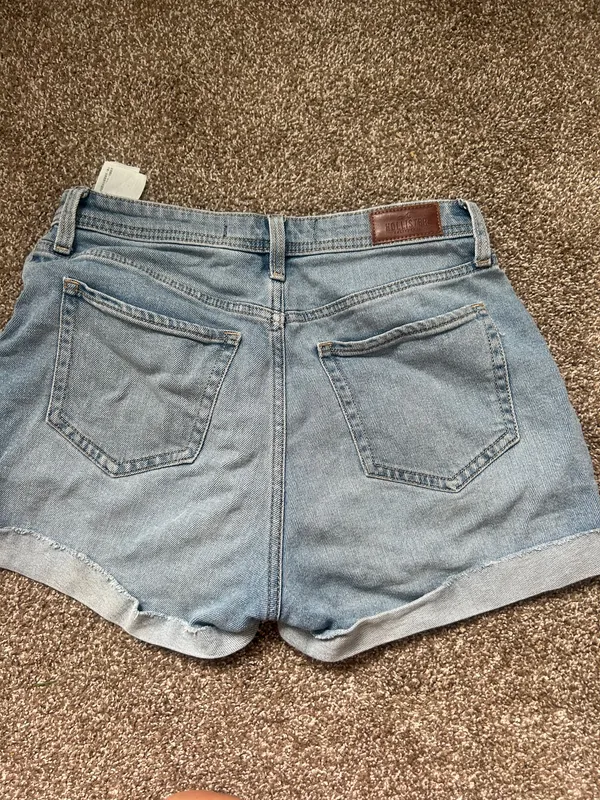 Hollister High-rise Mom Shorts - Image 2