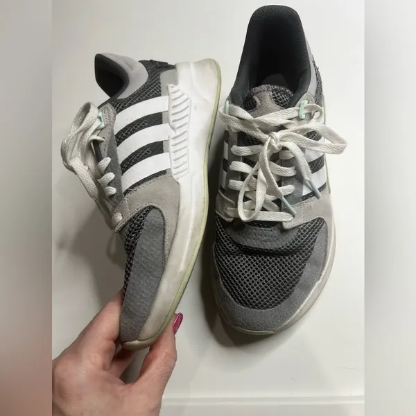 Women’s adidas low top cloud foam running shoes size 7.5 - Image 6