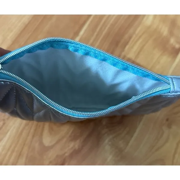 Ipsy Makeup‎ Bag Silver January 2026 No Cosmetics Bag Only Metallic Look NEW - Image 3