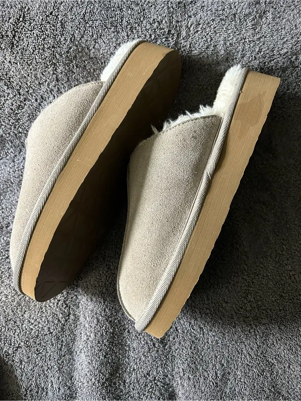 White Mountain Women’s Light Grey Suede Look Faux Fur Lined Slippers SZ 7 NWOT - Image 3
