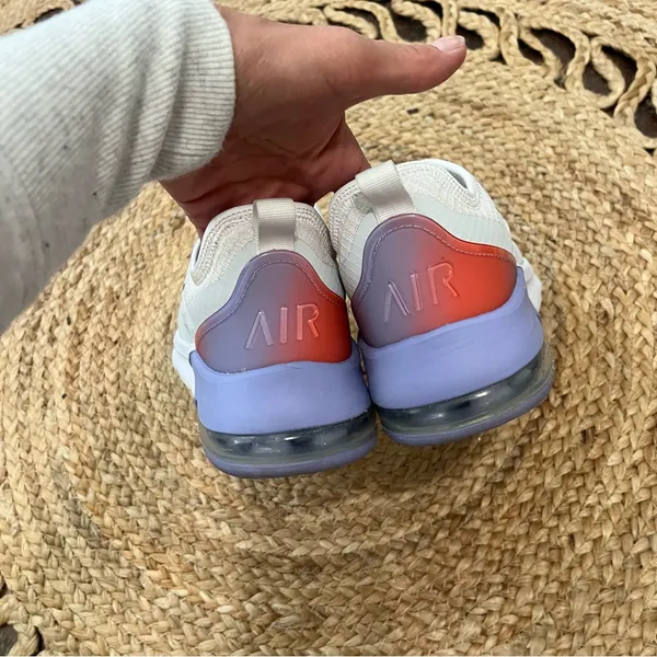 Nike Women’s Air Max Motion 2 size 9.5 - Image 6