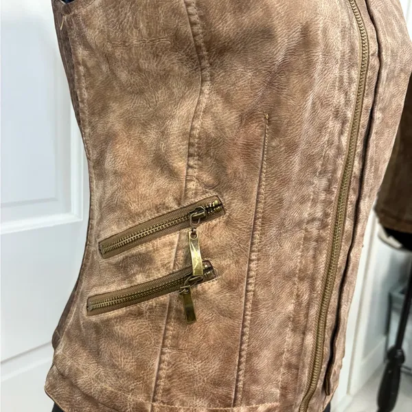 Montana Co Women’s Faux Leather Vest Brown Full Zip Vegan Western Bikercore Edgy - Image 4
