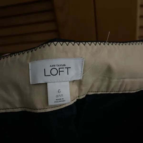 Ann Taylor Loft straight leg trousers in black sz 6 - Image 3