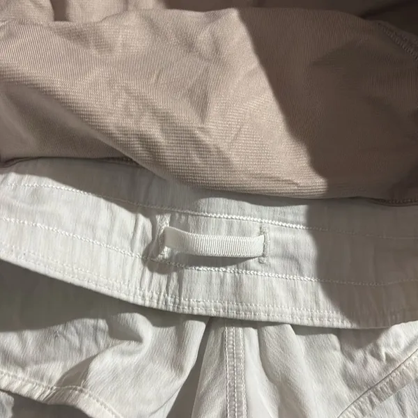Lululemon Hotty Hot Short II *2.5" Swift Size 10 - Image 3