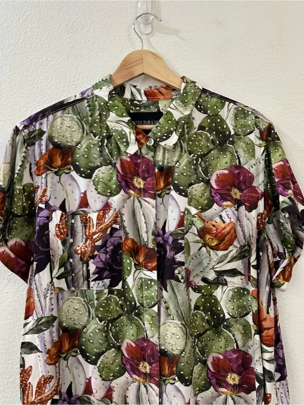 Wildfang Women's The Empower Short Sleeve Button-Up Shirt in Cactus Bloom Large - Image 3