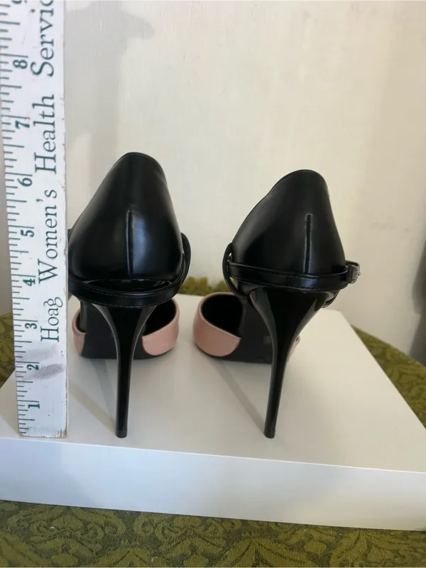 Pointed Two-Tone Ankle-Strap Heels in Pink and Black - Image 4