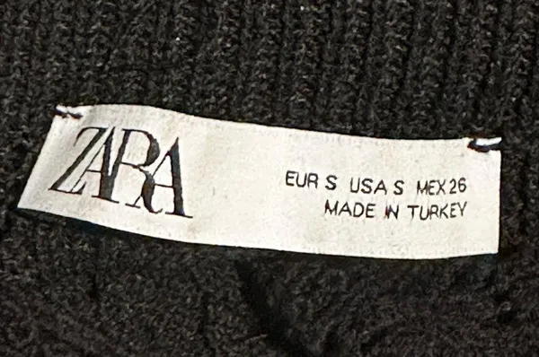 ZARA KNITTED half top gorgeous black preowned size s - Image 3