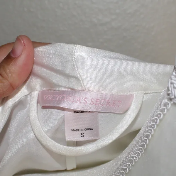 PINK - Victoria's Secret Vintage Y2k White Silky Embroidered Robe - Size Small - Image 12